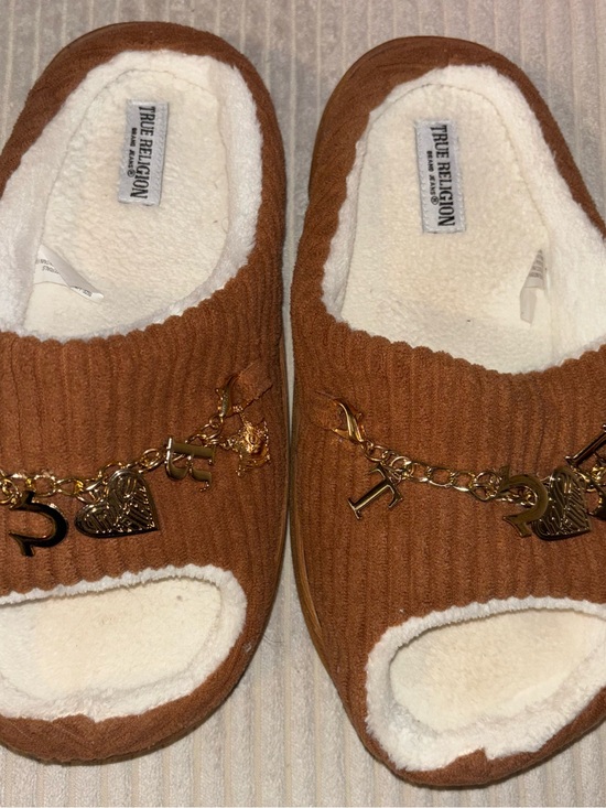 True Religion Shoes - True Religion Chestnut Ribbed Slide Slippers with Gold Charm Chain